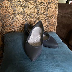 57% off! CROCS RIO POINTED TOE FLAT BLACK SIZE 7